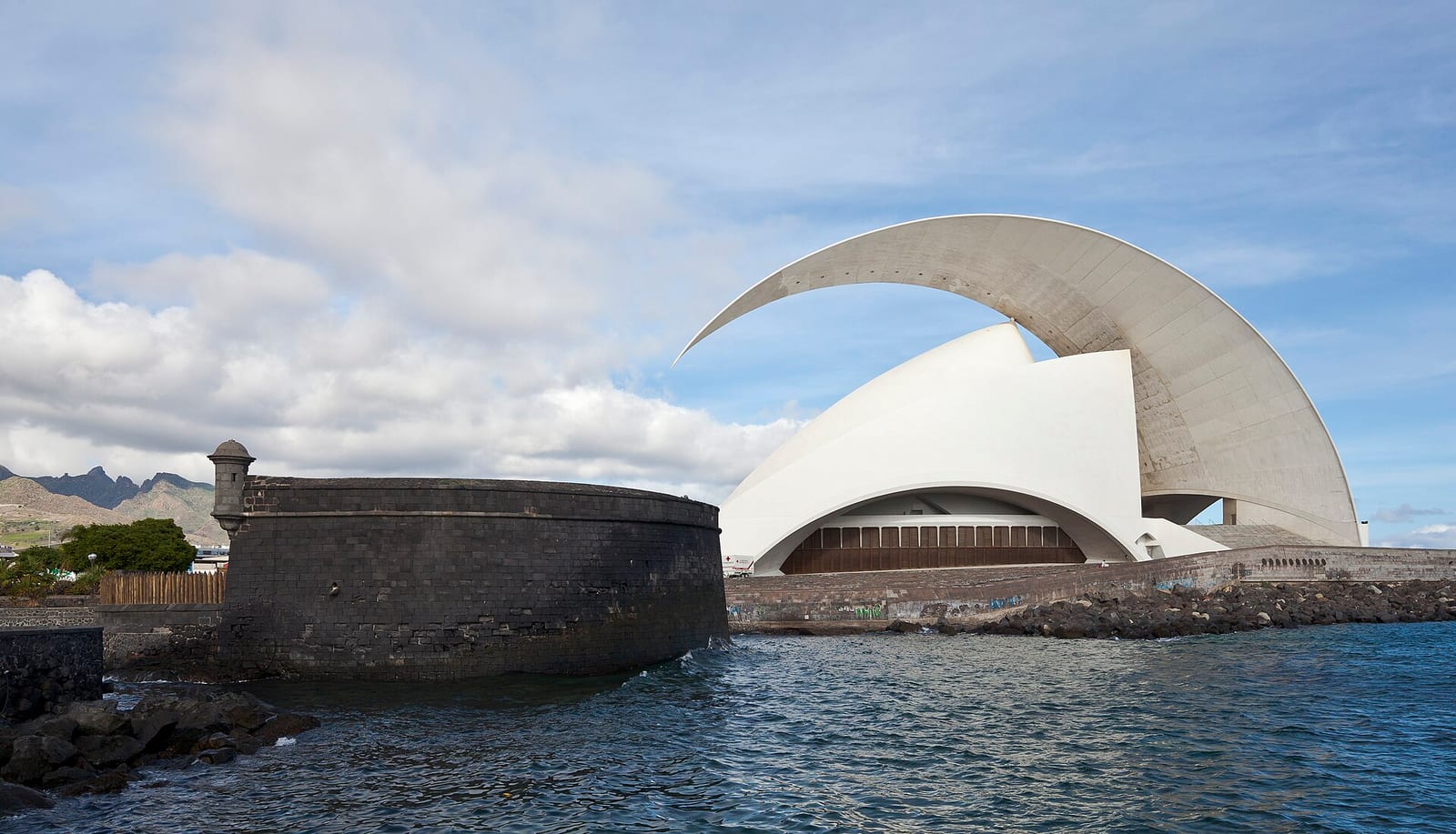 L'Auditorio de Tenerife sur le front de mer de Santa Cruz, près du Recinto Ferial où s'est courue la course HYROX